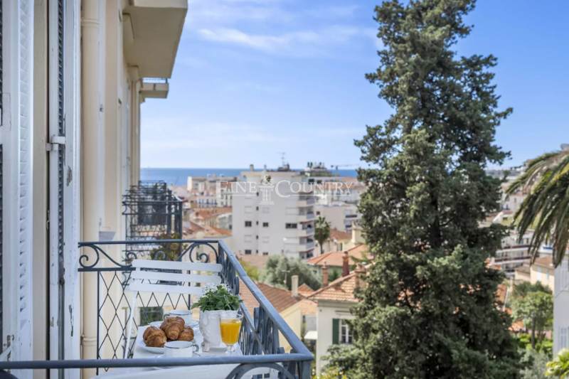 Fifth-floor Bourgeois Apartment For Sale in Cannes — Cannes