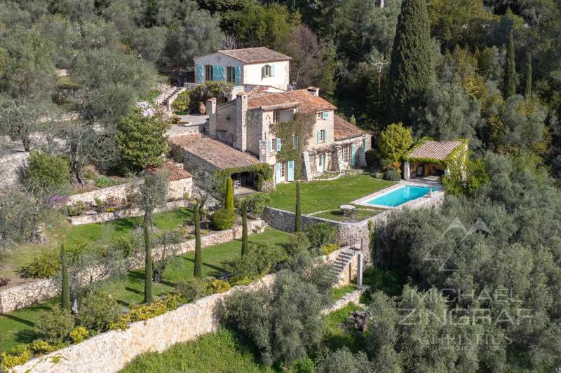 Elegant bastide overlooking the Cannes countryside — Le Tignet