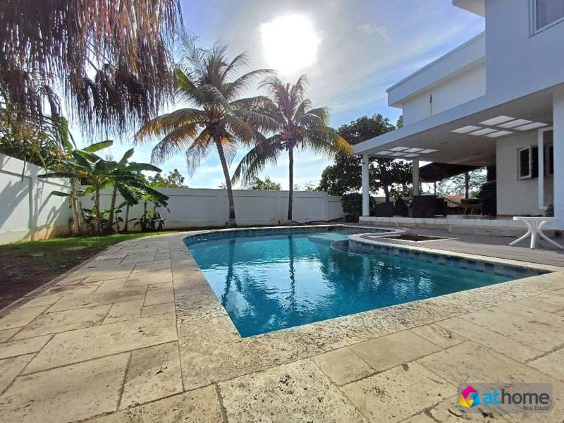 Luxe Villa met Privé Zwembad in Vista Royal te Koop — Vista Royal